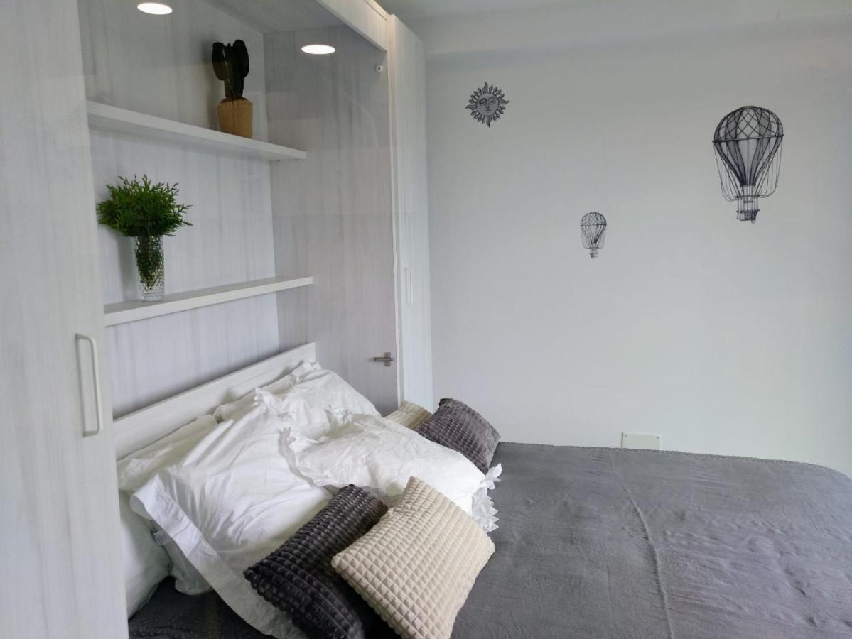 Casa Rocha Velha Con Terraza Y Piscina Particular Apartment ซานติอาโก เด กอมโปสเตลา ภายนอก รูปภาพ